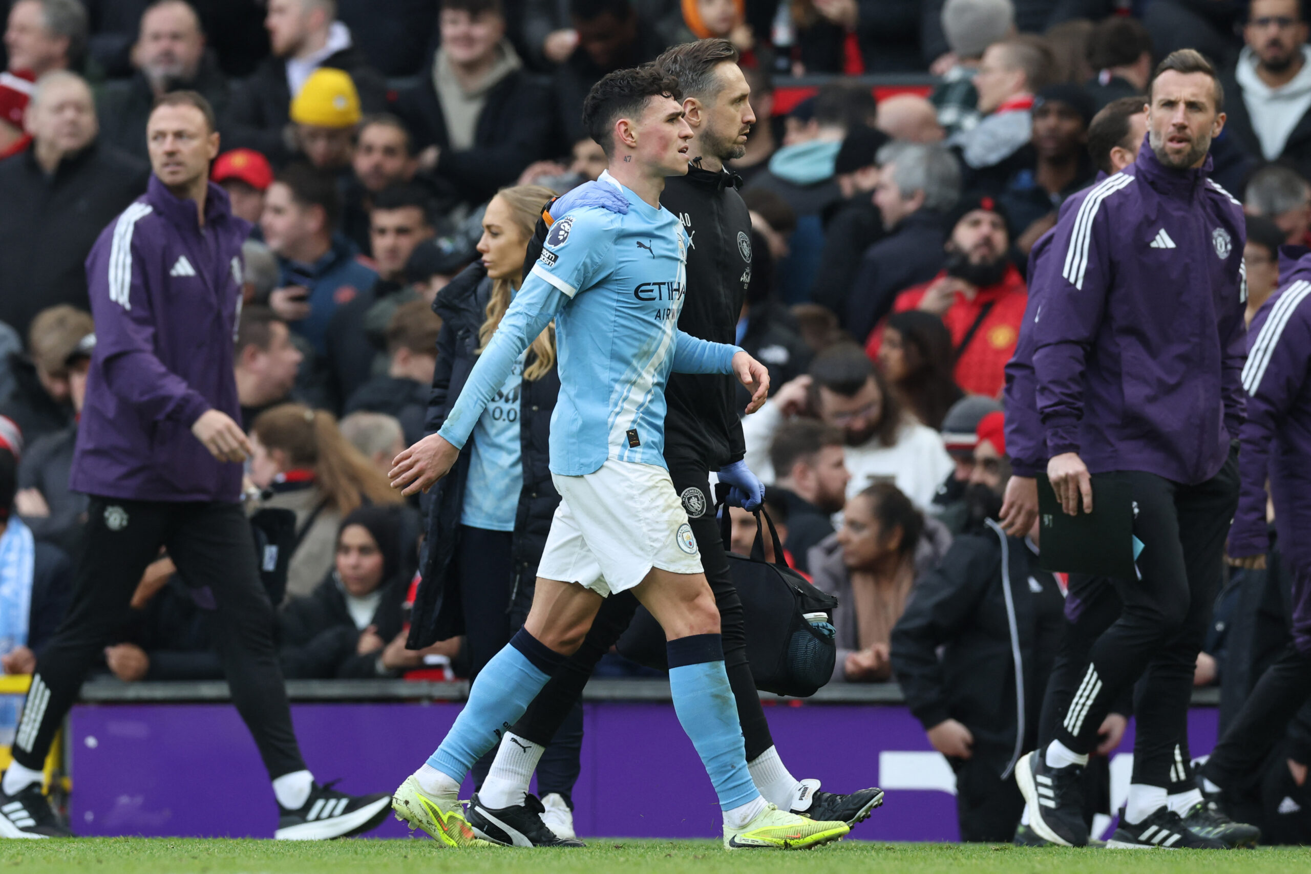 Foden set to play through broken hand as Guardiola refocuses City on Europe